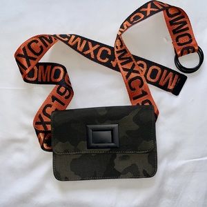 steve madden wrap at waist mini bag worn a few times good condition, army print